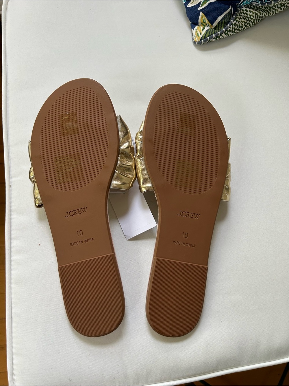 Gold bow flip flops J.Crew NWT - Picture 5 of 8